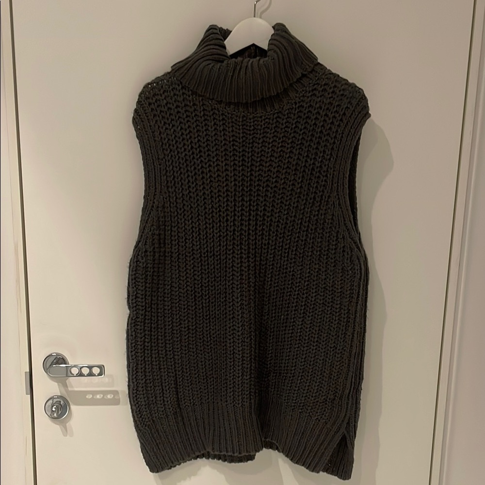 Chunky Knit Turtleneck Sweater Vest
